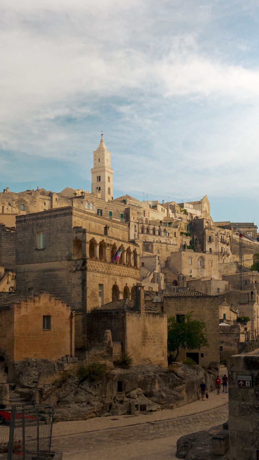 I Sassi di Matera con il campanile della Cattedrale