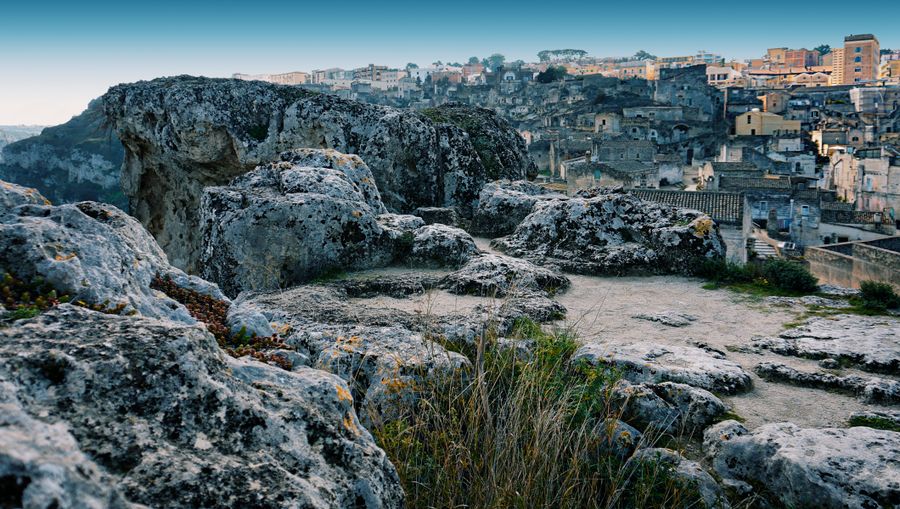 Le rocce della Murgia di fronte ai Sassi di Matera